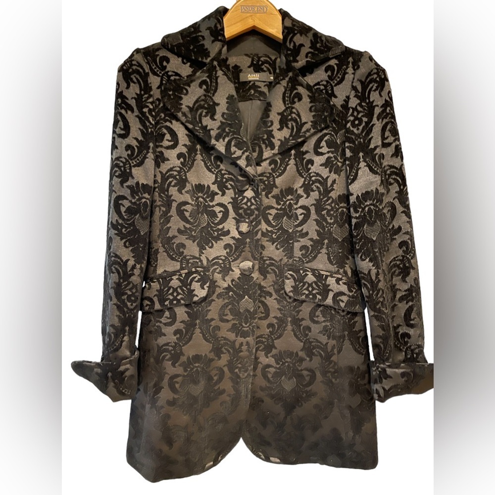 🖤🔥🖤ARELI Collection size 4 GORGEOUS black jacquard women’s blazer. Stunning!